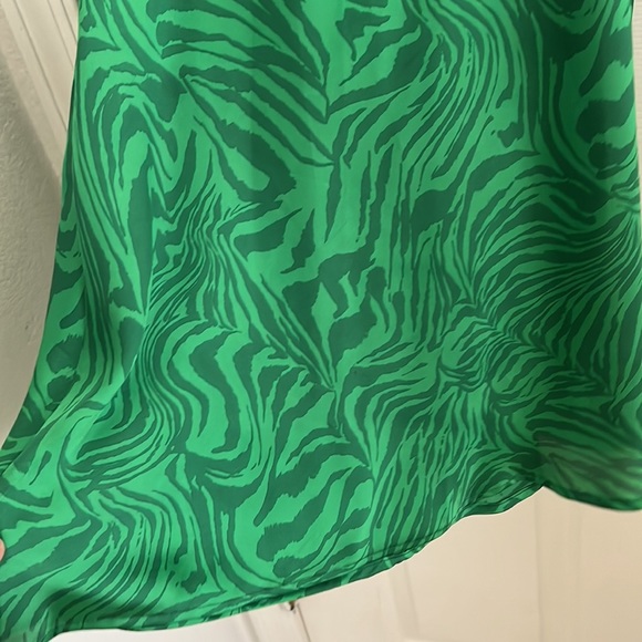 Dress - Picture 7 of 7